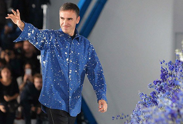 Dior, una poltrona che scotta. Simons dice addio