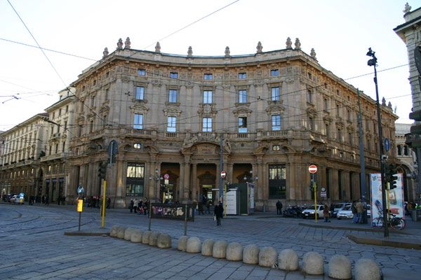 El Corte Inglés vuole le Poste di Milano