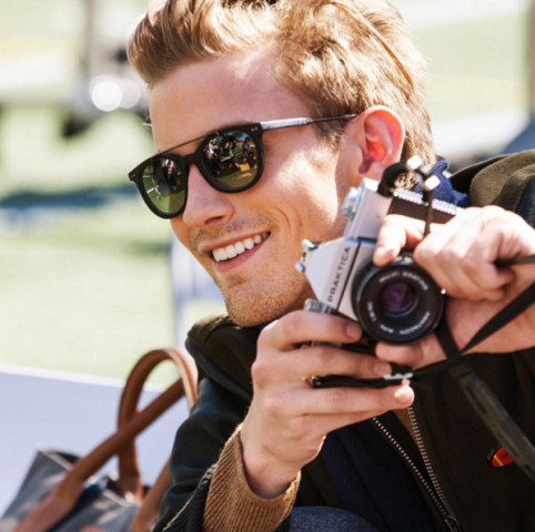 Sfila Hilfiger, spazio agli instagrammer