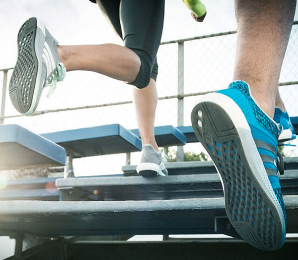 Adidas fa 634 mln di utili nel 2015 (+29%)