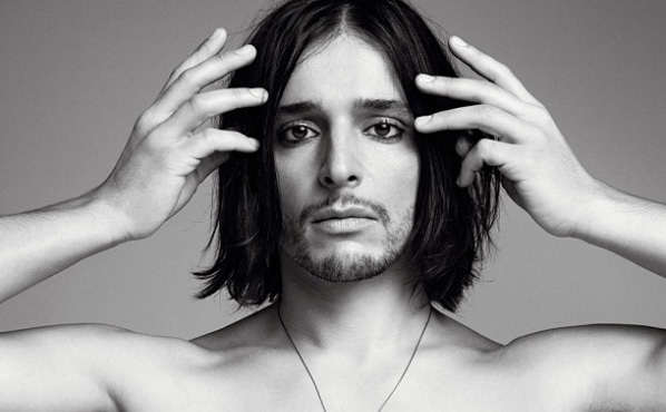 Theyskens torna con il suo brand