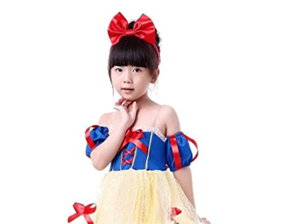 Polemiche su Amazon per costumi da bimba sexy