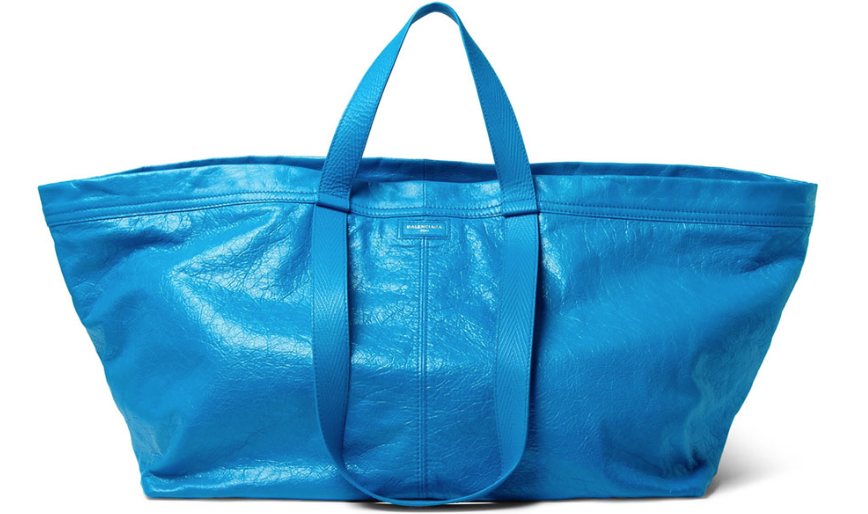 Da Balenciaga la versione luxury della borsa Ikea