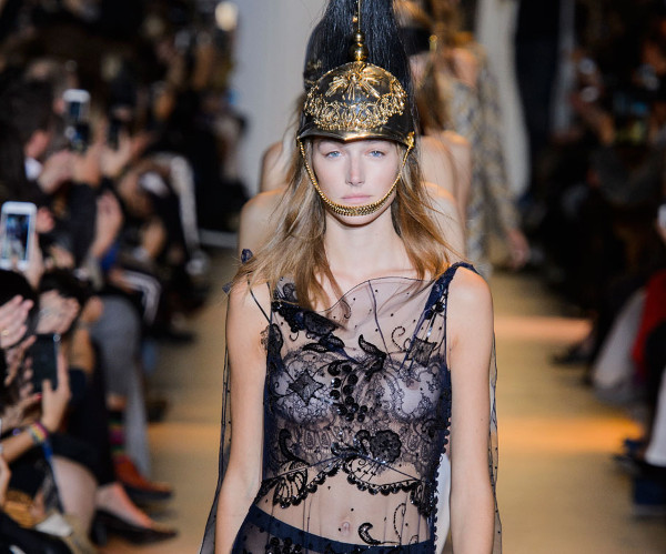 John Galliano, stop a licenza con Modalis