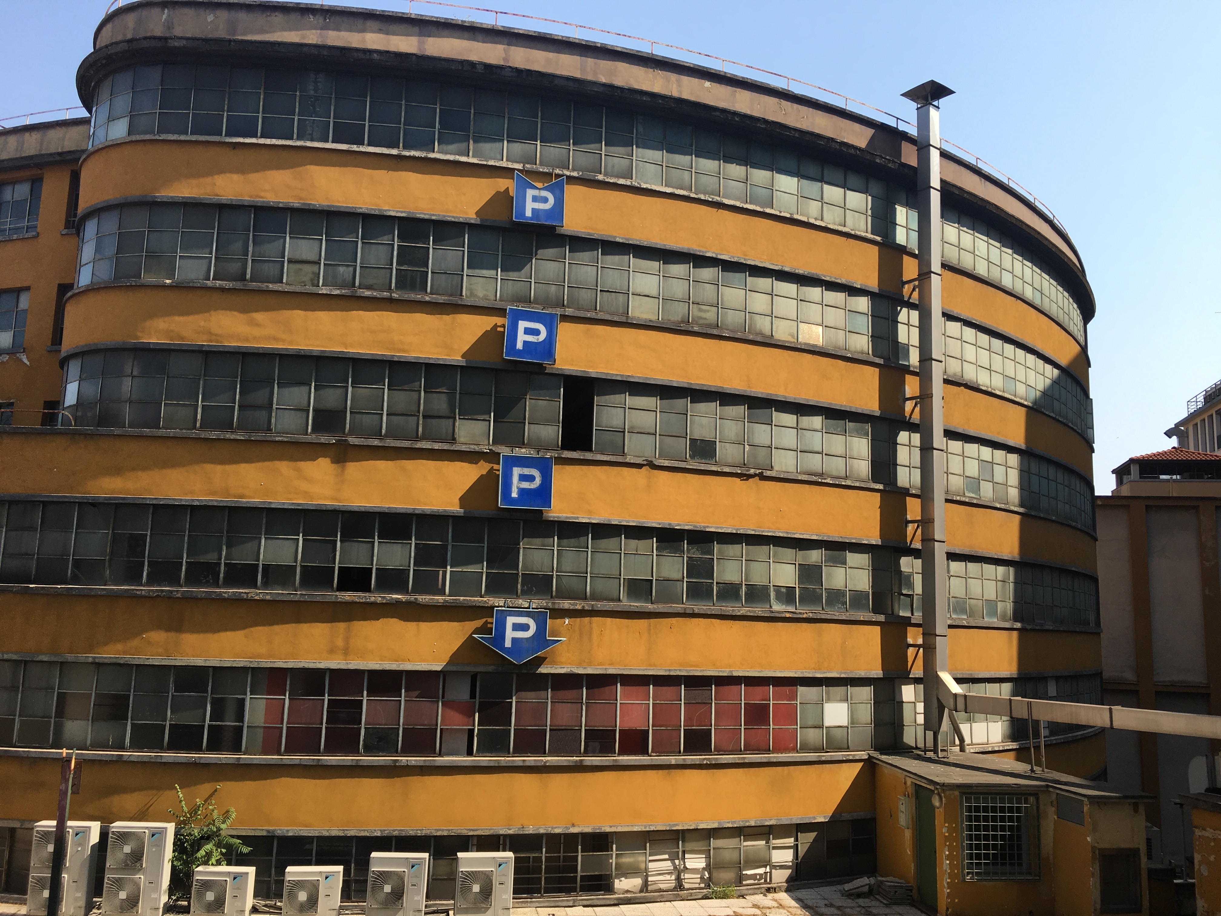 L’ex Garage Traversi sarà un polo commerciale