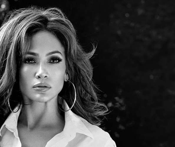 Jennifer Lopez è il nuovo volto di Guess Jeans