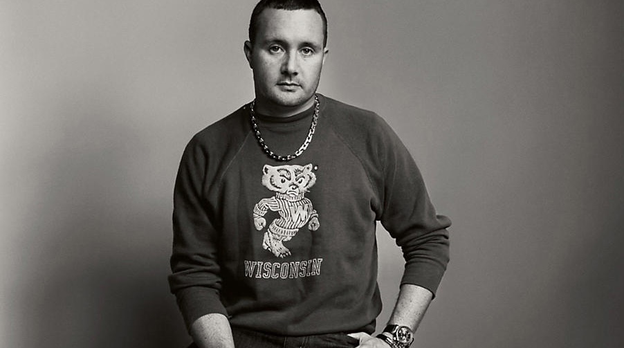 Jones lascia Louis Vuitton. Rumors su Versace