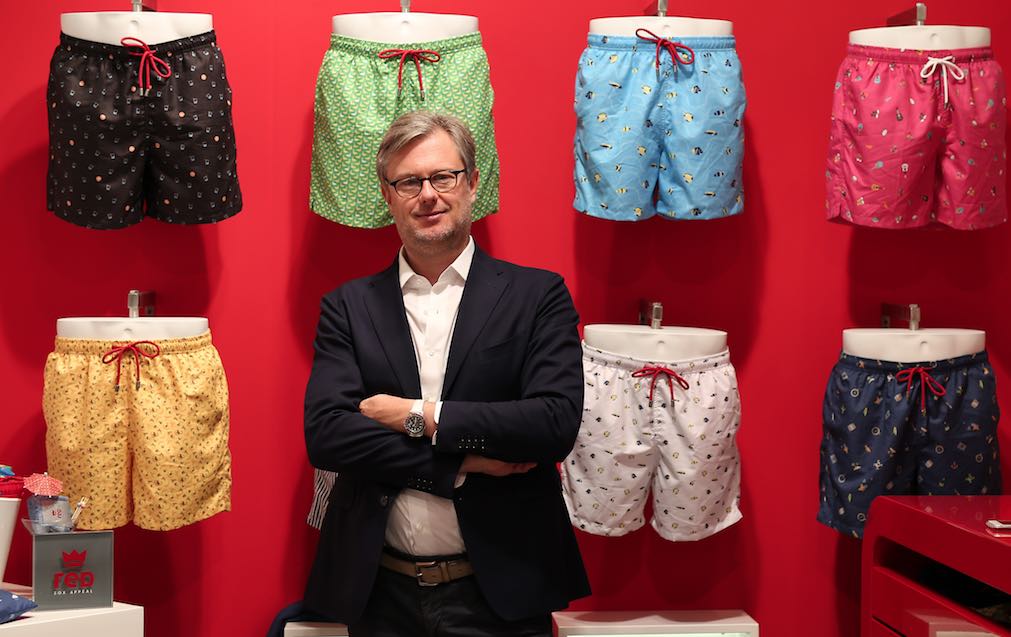 Red esordisce nel beachwear