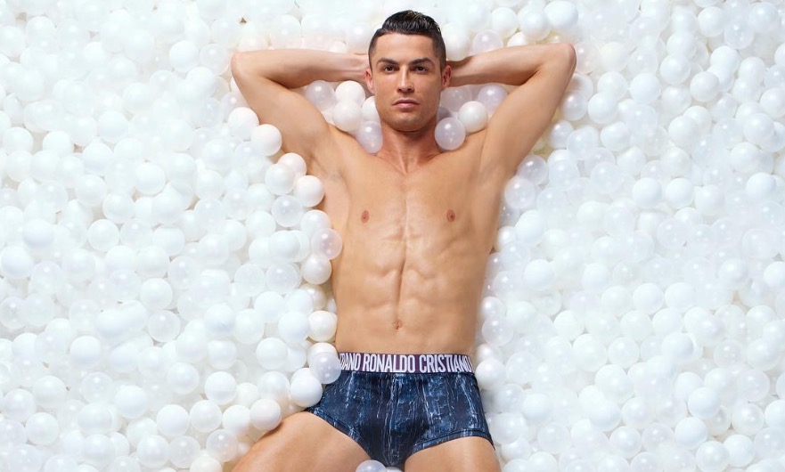Ronaldo dribbla Selena Gomez su Instagram