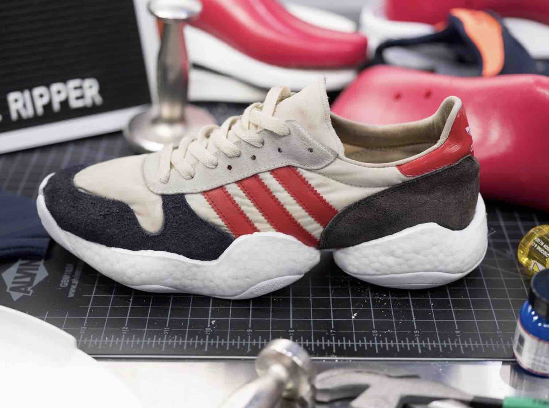 Adidas taglia i tempi di produzione delle scarpe