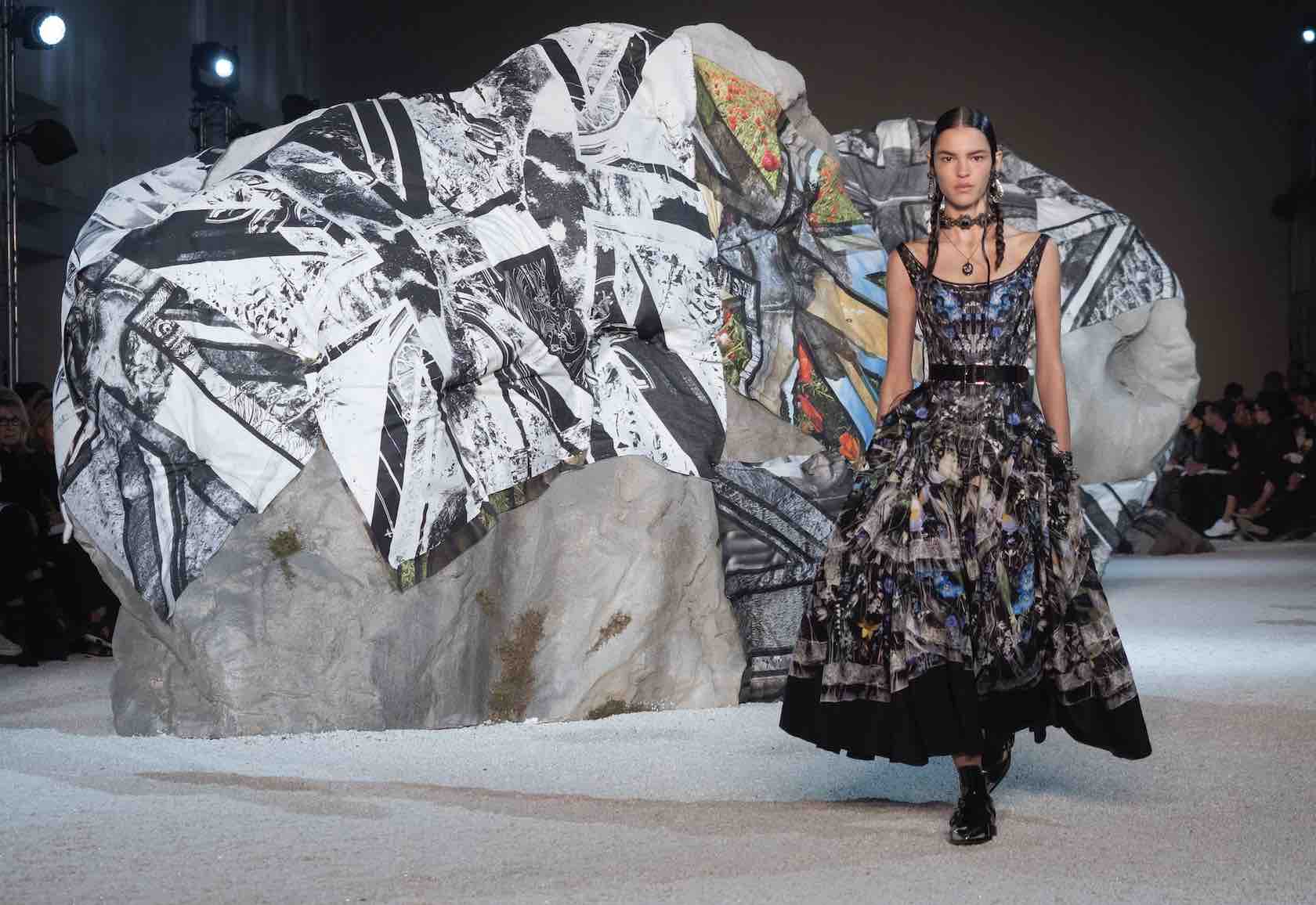 McQueen guarda al miliardo con il retail