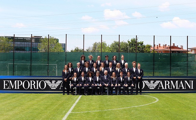 Anche le Azzurre del calcio vestono Armani