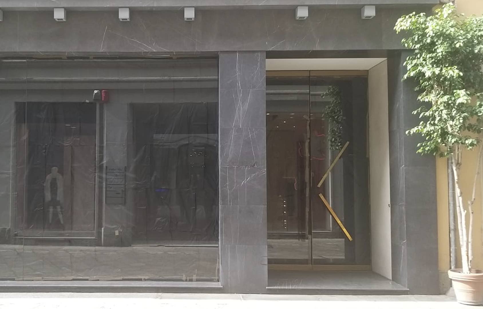 Krizia chiude il flagship storico nel Quadrilatero