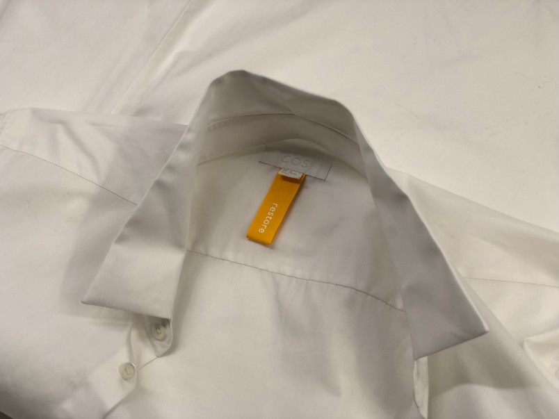 H&M sempre più sostenibile. Ora Cos recupera i vestiti danneggiati