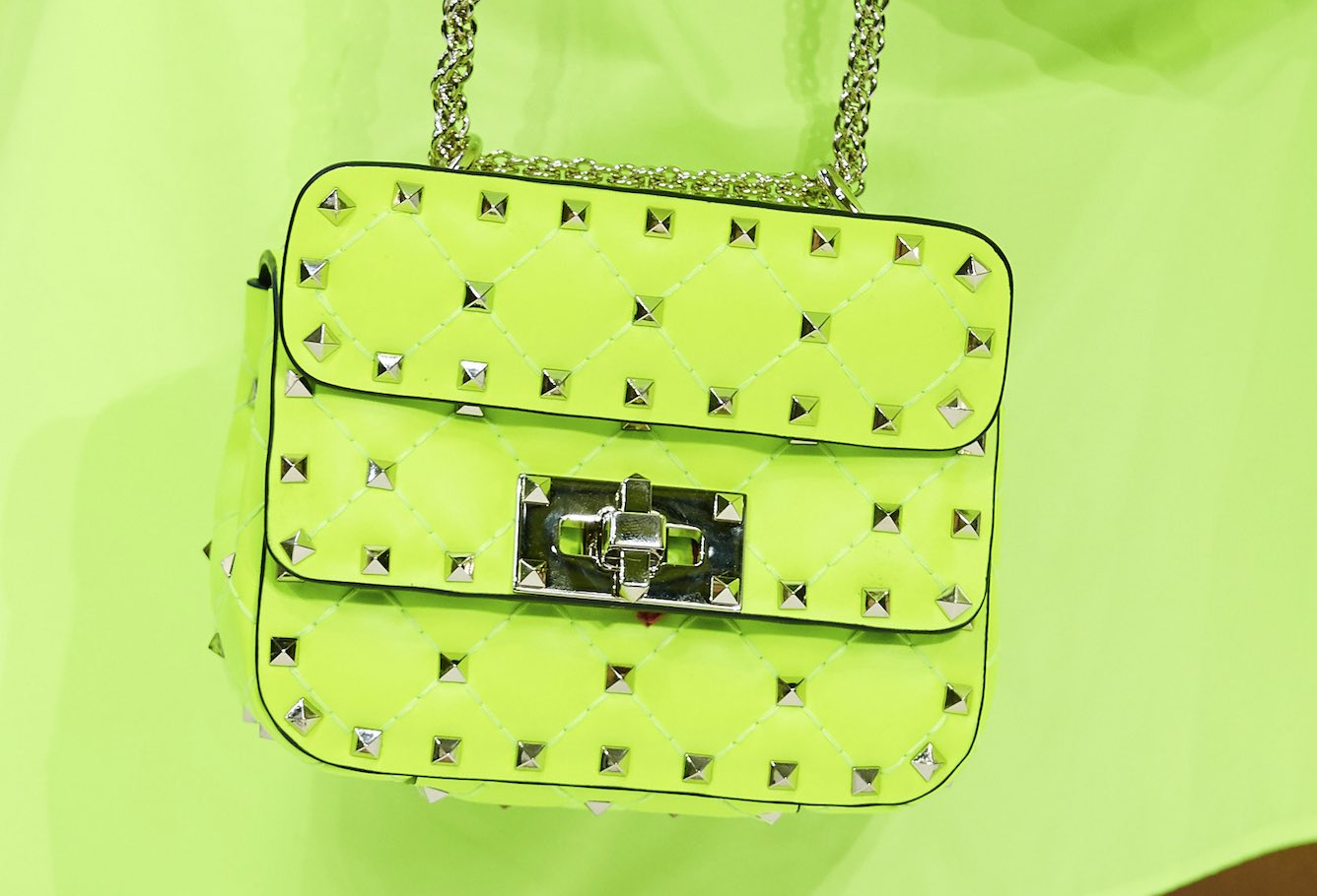 Valentino esordisce nel ‘see now-buy now’