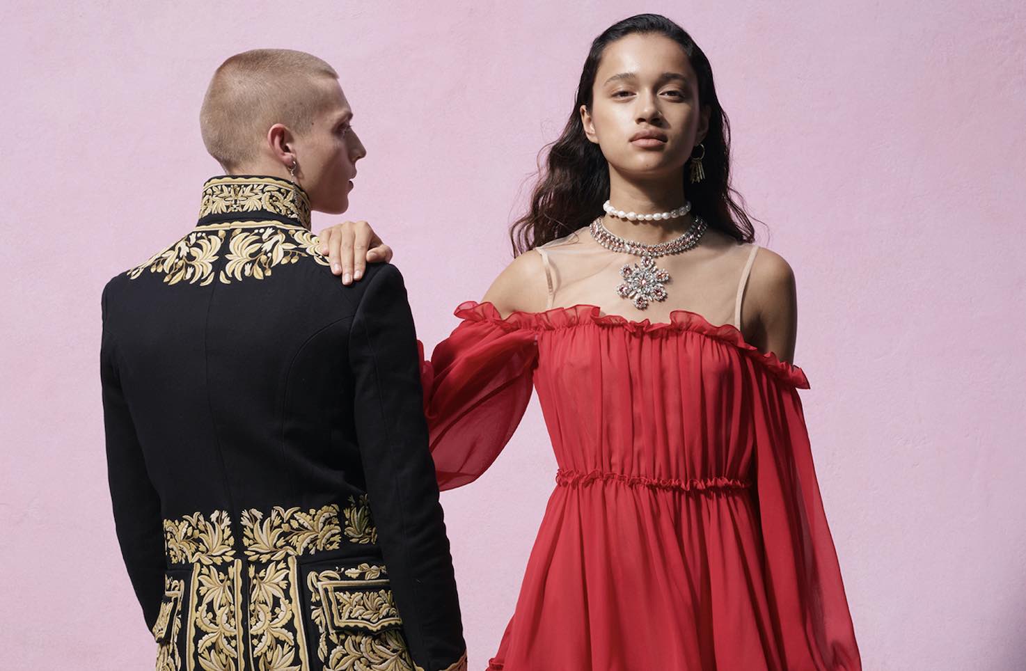 Il lusso di Valli diventa ‘democratico’ con H&M