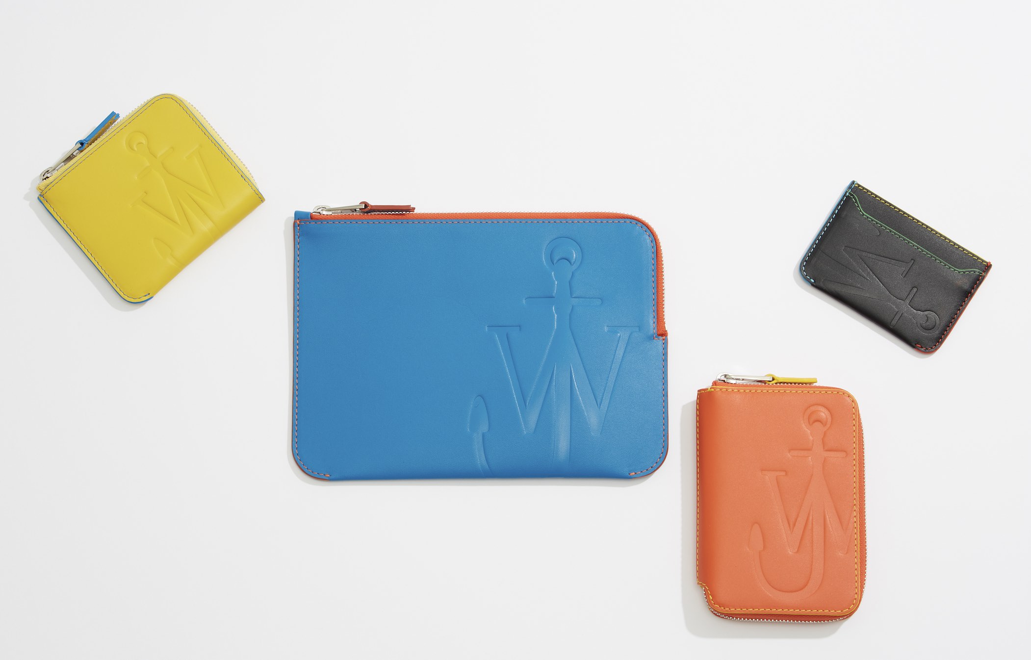 JW Anderson lancia la prima collezione di piccola pelletteria