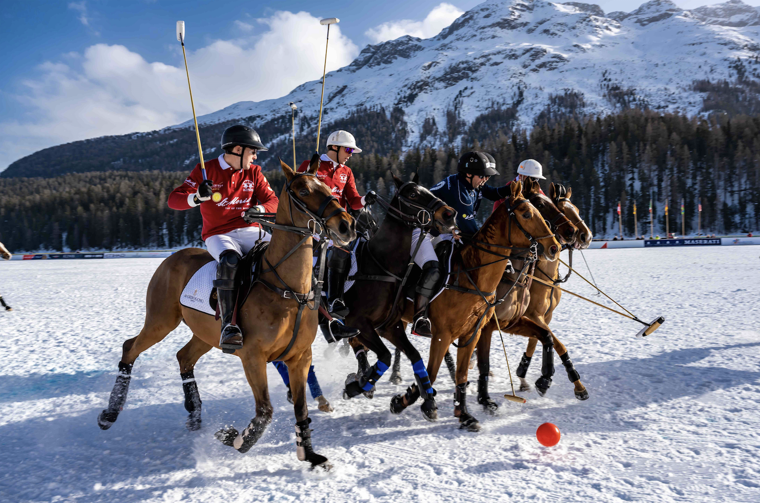 La Martina, una capsule per lo Snow Polo World Cup