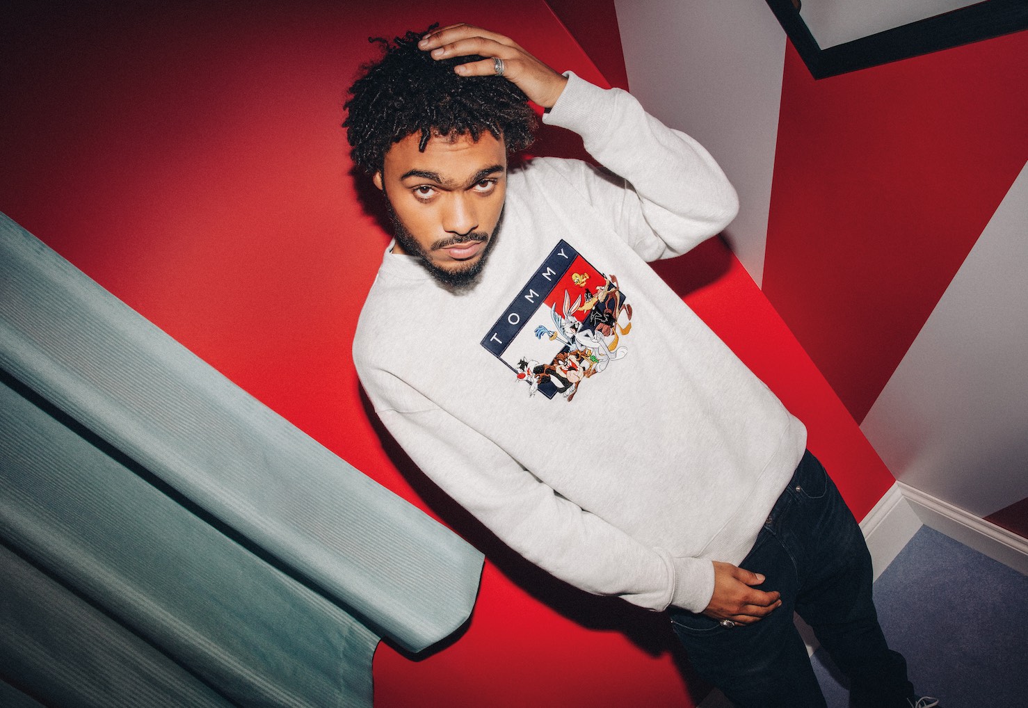 Bugs Bunny incontra lo stile di Tommy Jeans
