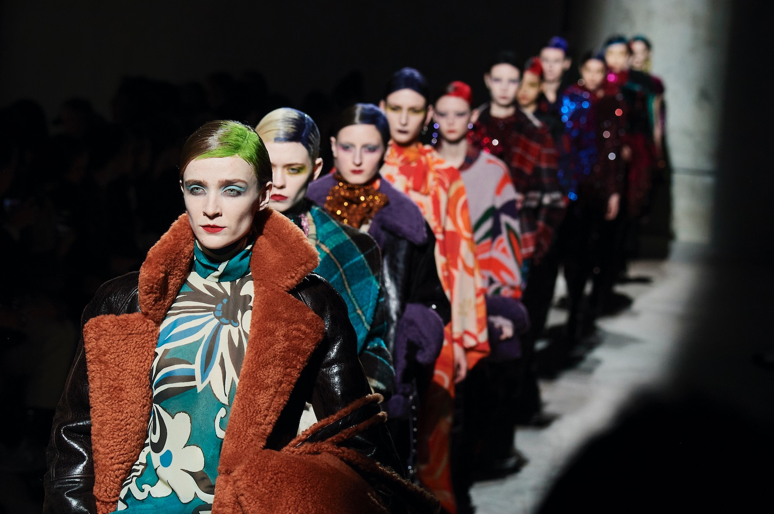 Armani fa scuola? Stilisti e retailer firmano documento per cambiare sistema