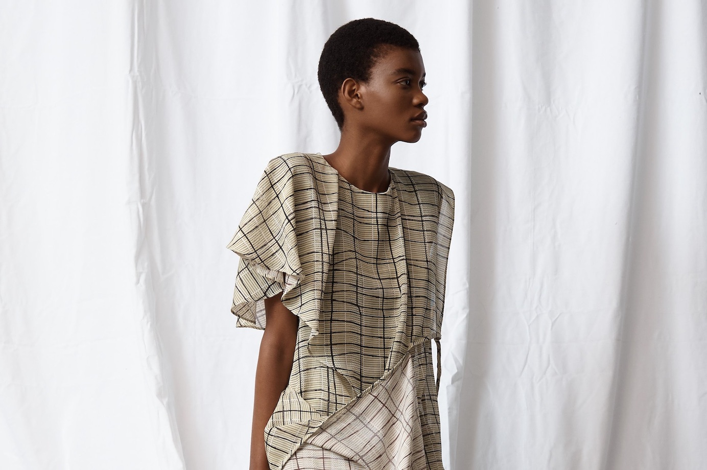 Chalayan ripresenta i capi già presentati a febbraio