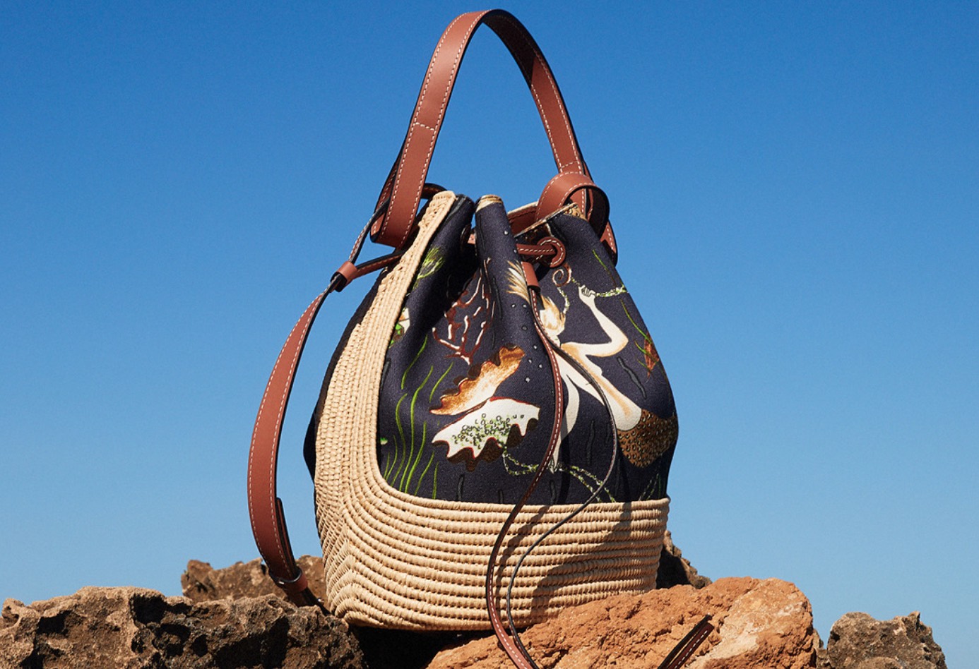 Loewe sperimenta il brand nel brand
