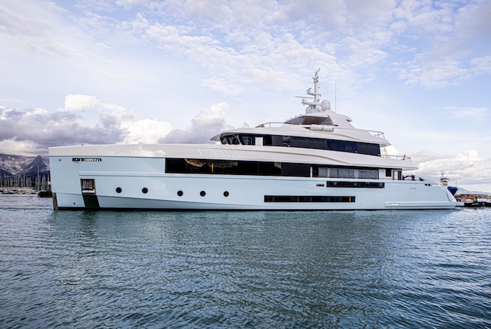 Admiral vara Crocus, nuovo yacht di 48 metri