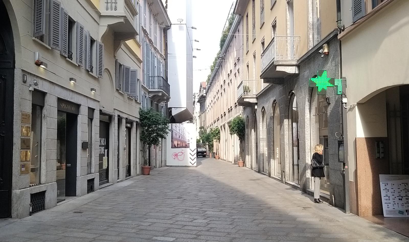 Effetto Covid in via della Spiga: 1/3 delle vetrine è vuoto