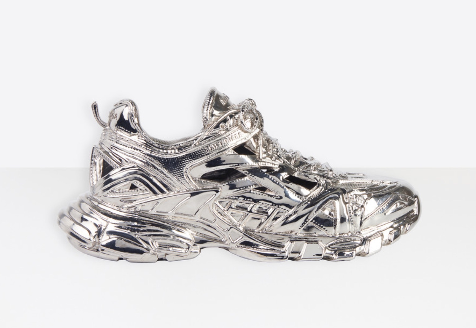 Balenciaga ricopre di ottone la sneaker