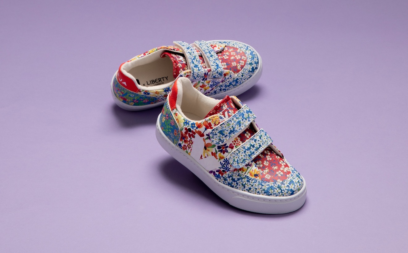 Veja declina per i bambini le fantasie Liberty