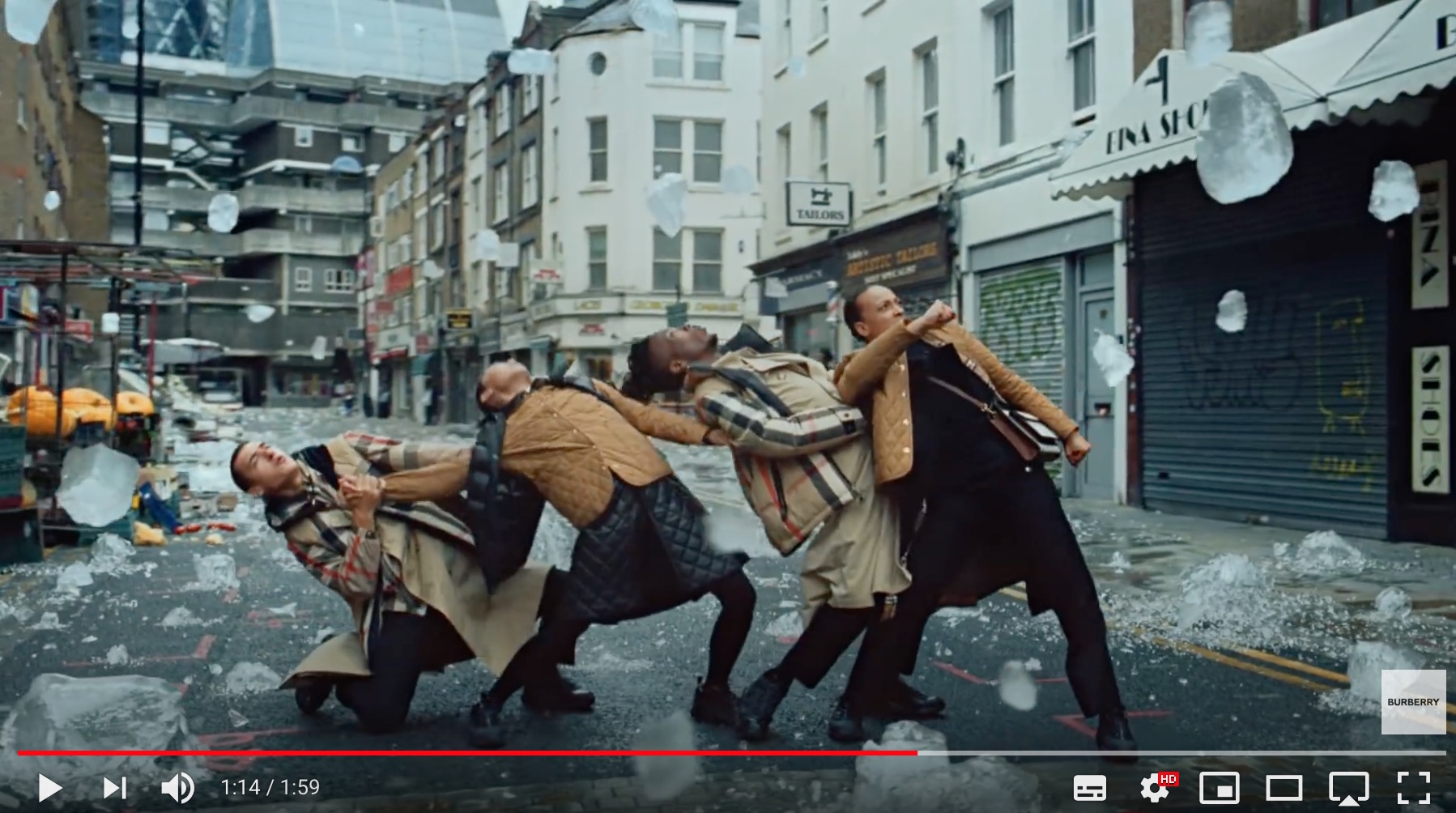 Niente ‘Jingle Bells’. Le maison del lusso puntano su video natalizi alternativi