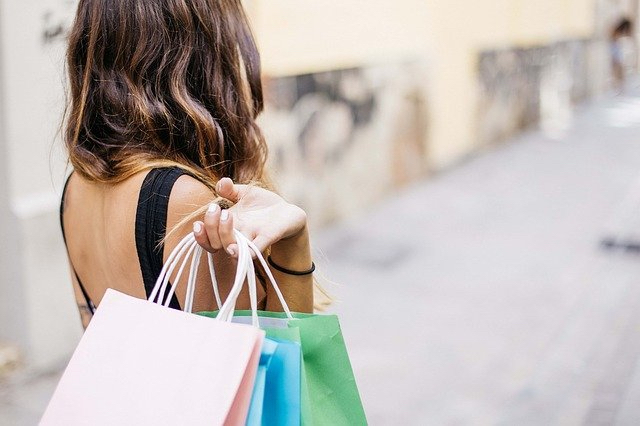 Consumi, nuove priorità: essenziali, salute e pianeta