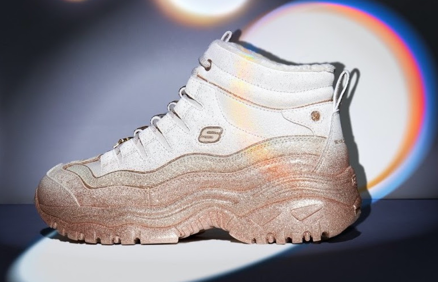 Skechers si preprara a brillare per Natale