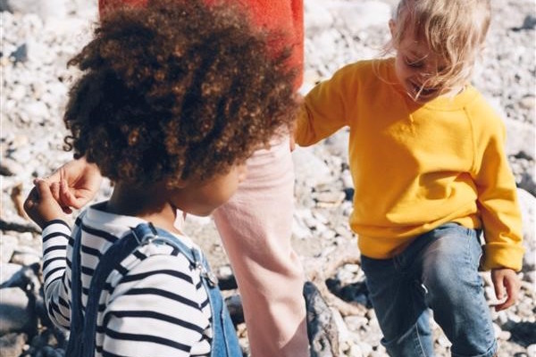 Arket (H&M) lancia il noleggio abiti per bambini