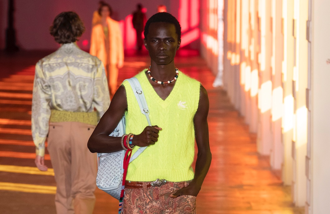 Giletmania: Etro scommette sulle tinte fluo