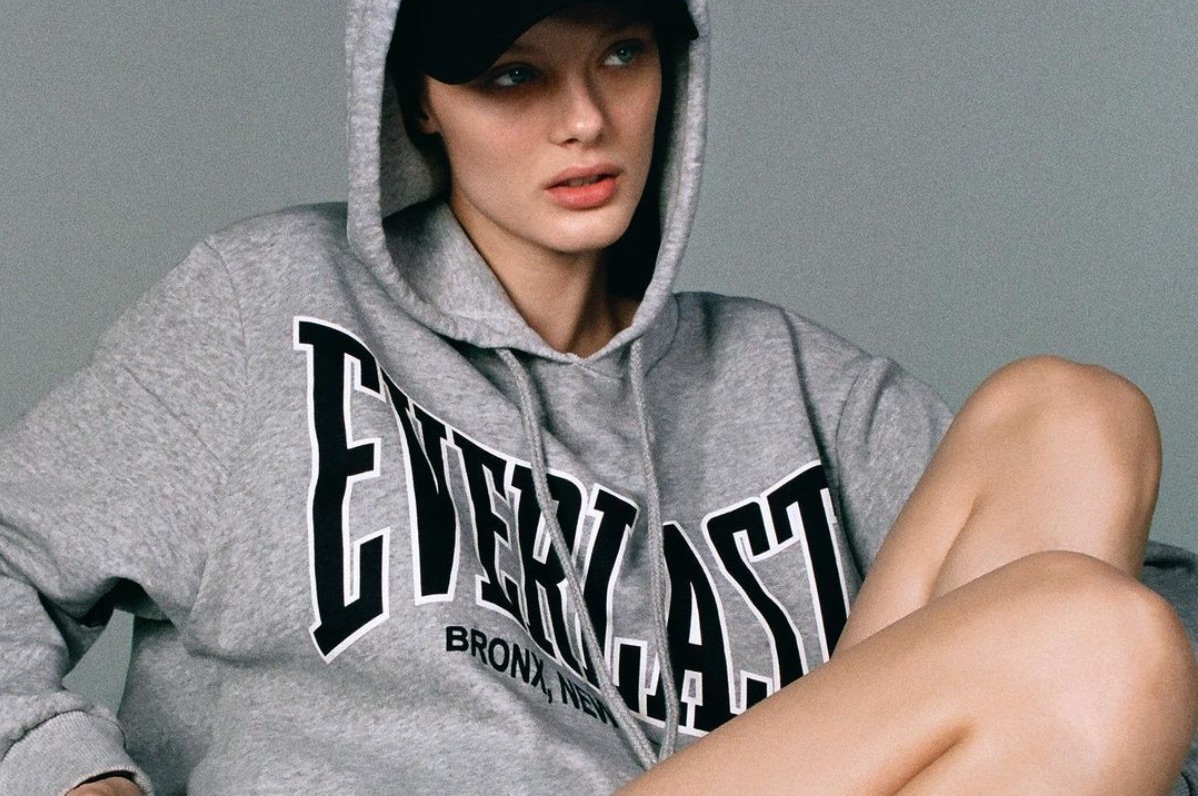 Zara sigla una capsule. Con lo sportswear Everlast