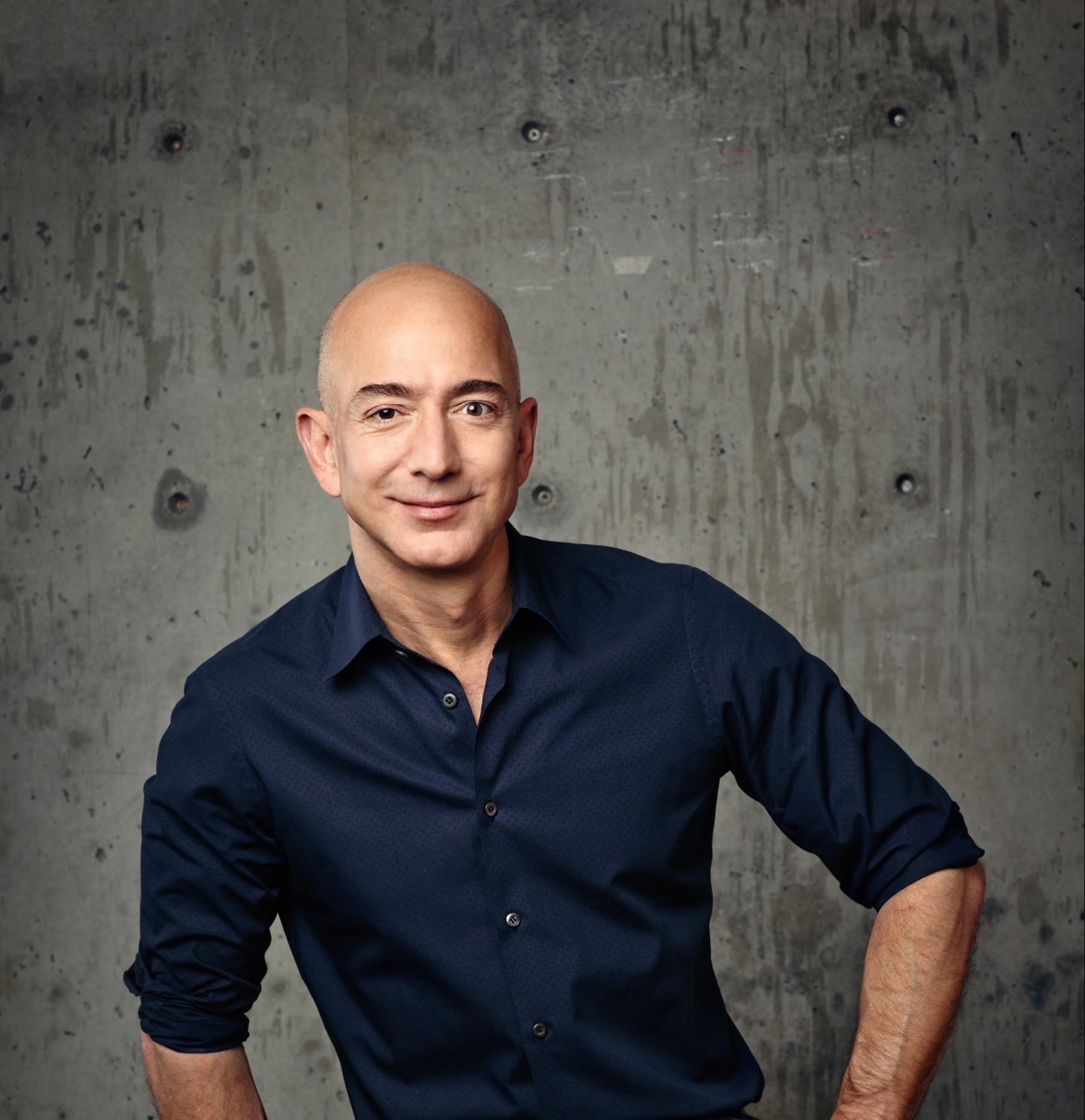 Amazon, ricavi record nel Q4 (+44%). Bezos lascia il posto di CEO