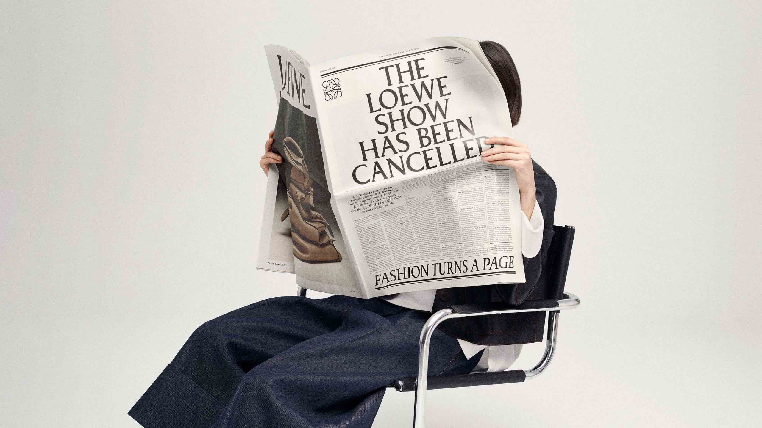 Loewe torna al classico: la collezione va sui giornali