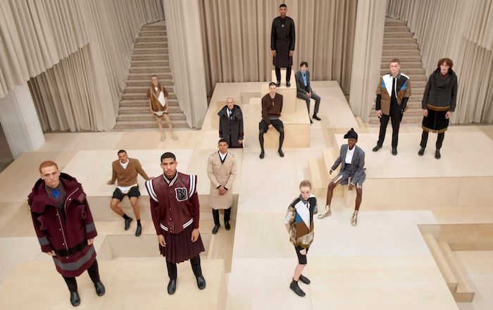 Addio al Principe Filippo, Burberry posticipa lo show