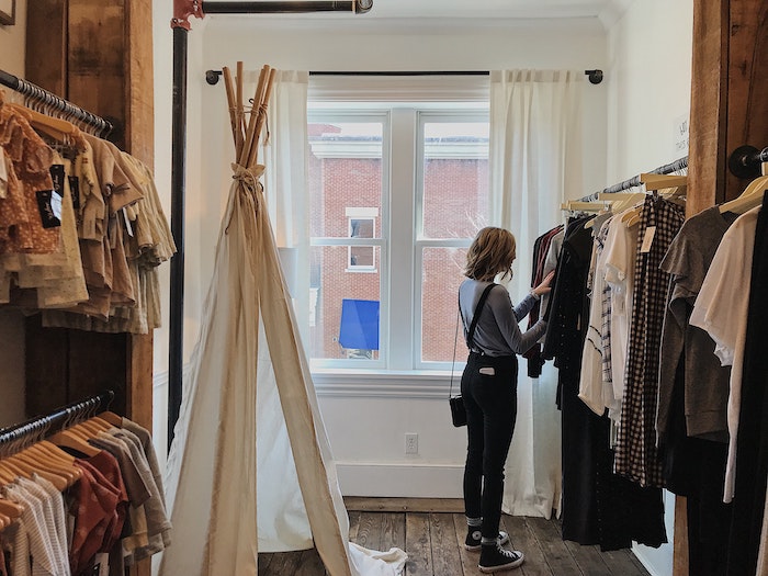 Consumi moda ancora giù. Primo trimestre a -42,1%