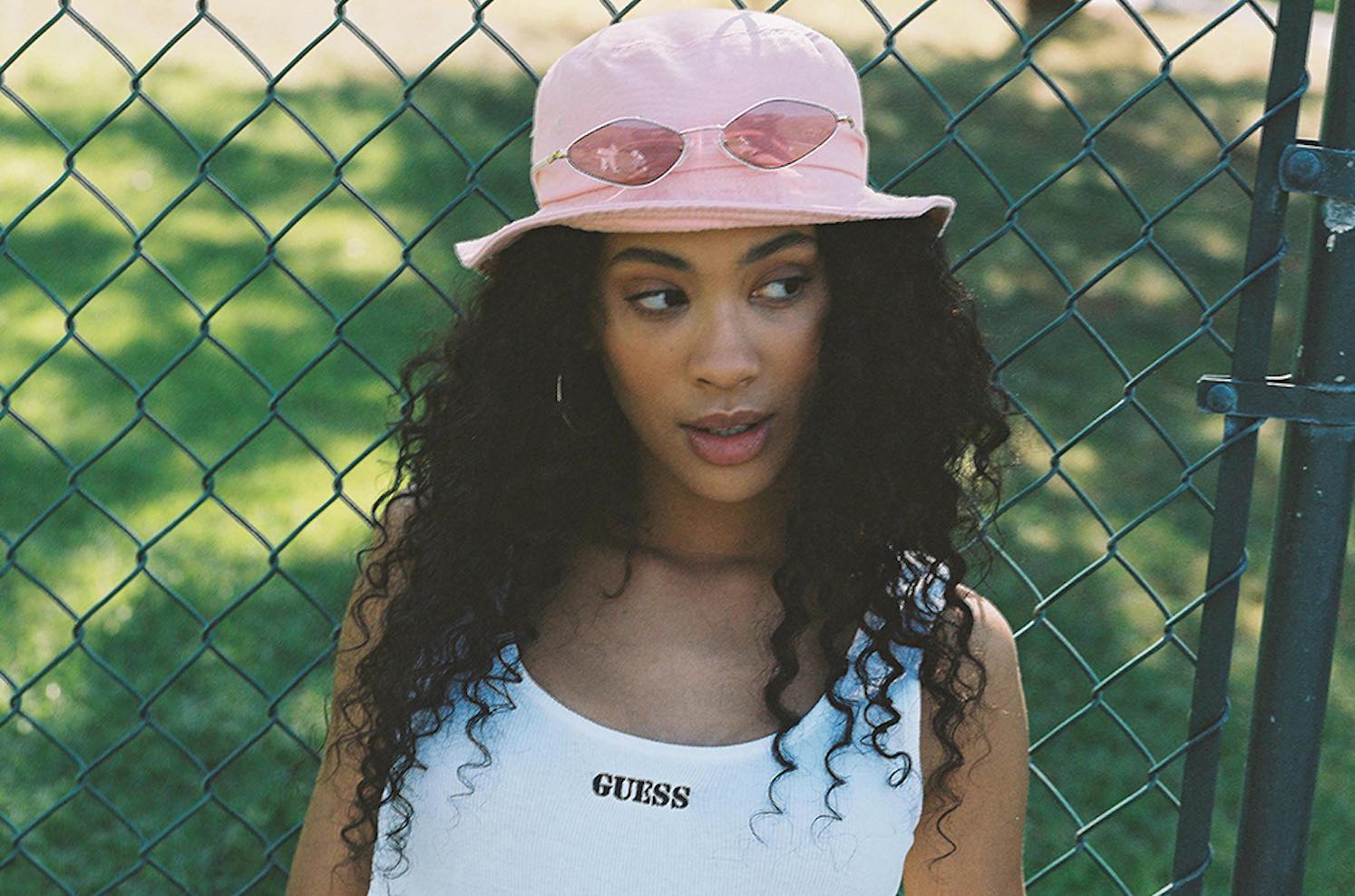 L’eyewear di Guess Originals punta alla Z Generation