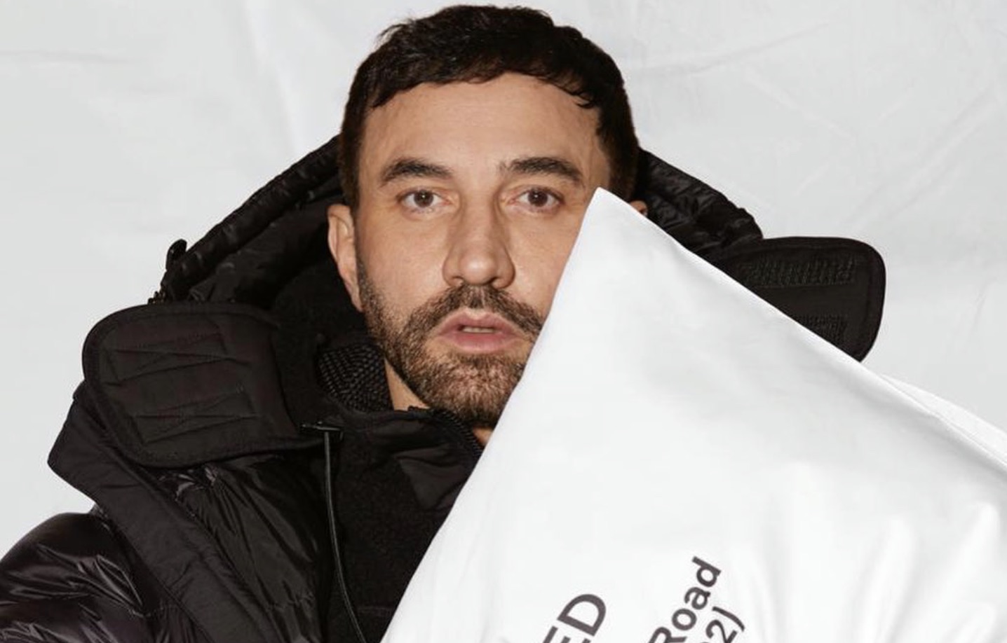 Tisci comunica la nuova data dello show di Burberry