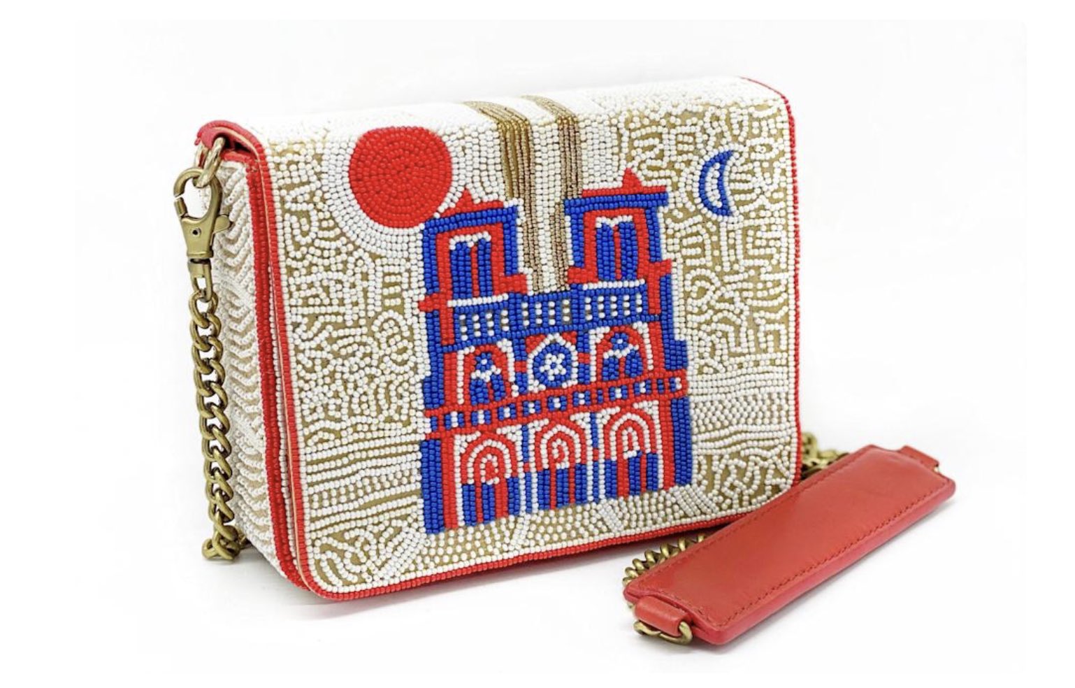 Notre-Dame lancia prima linea di accessori fashion