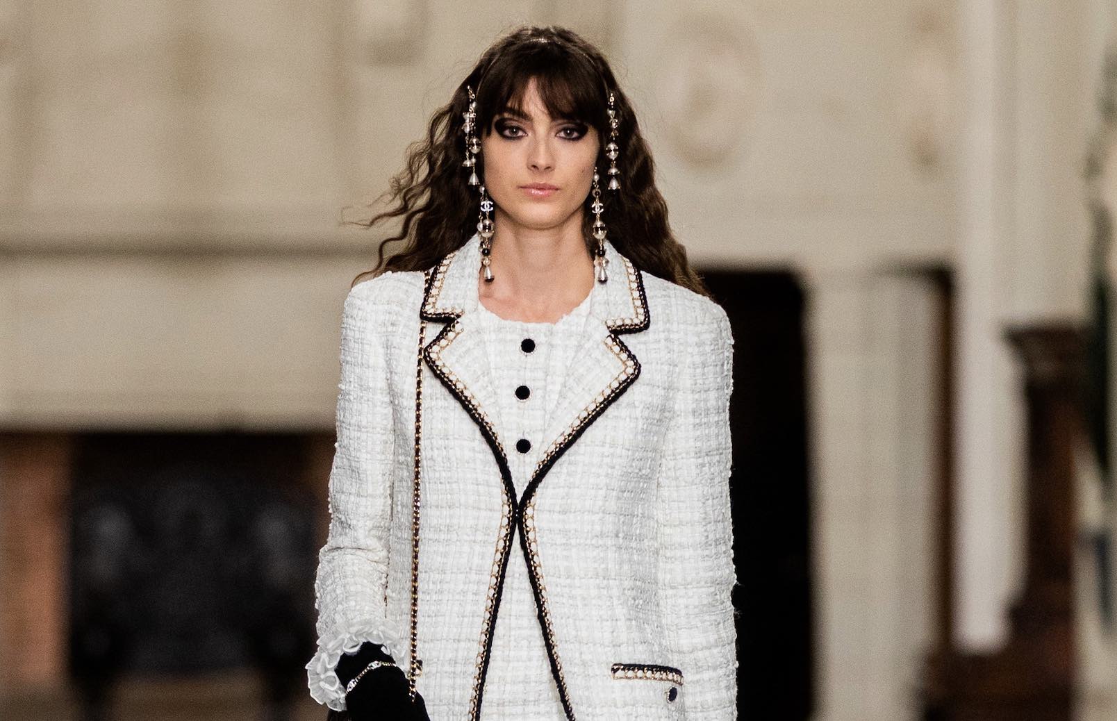 Oltre 200 persone in coda per la pre-fall di Chanel
