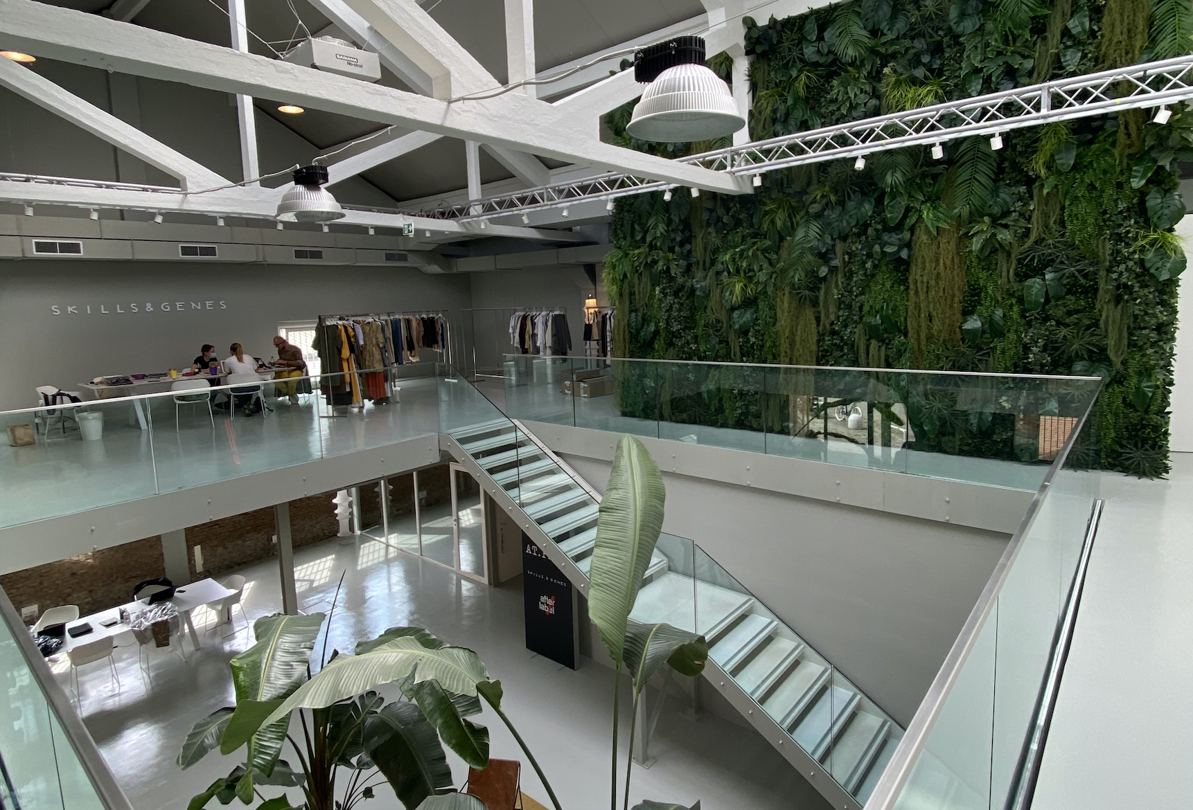 L’universo stilistico di Golden Season entra nel nuovo showroom milanese
