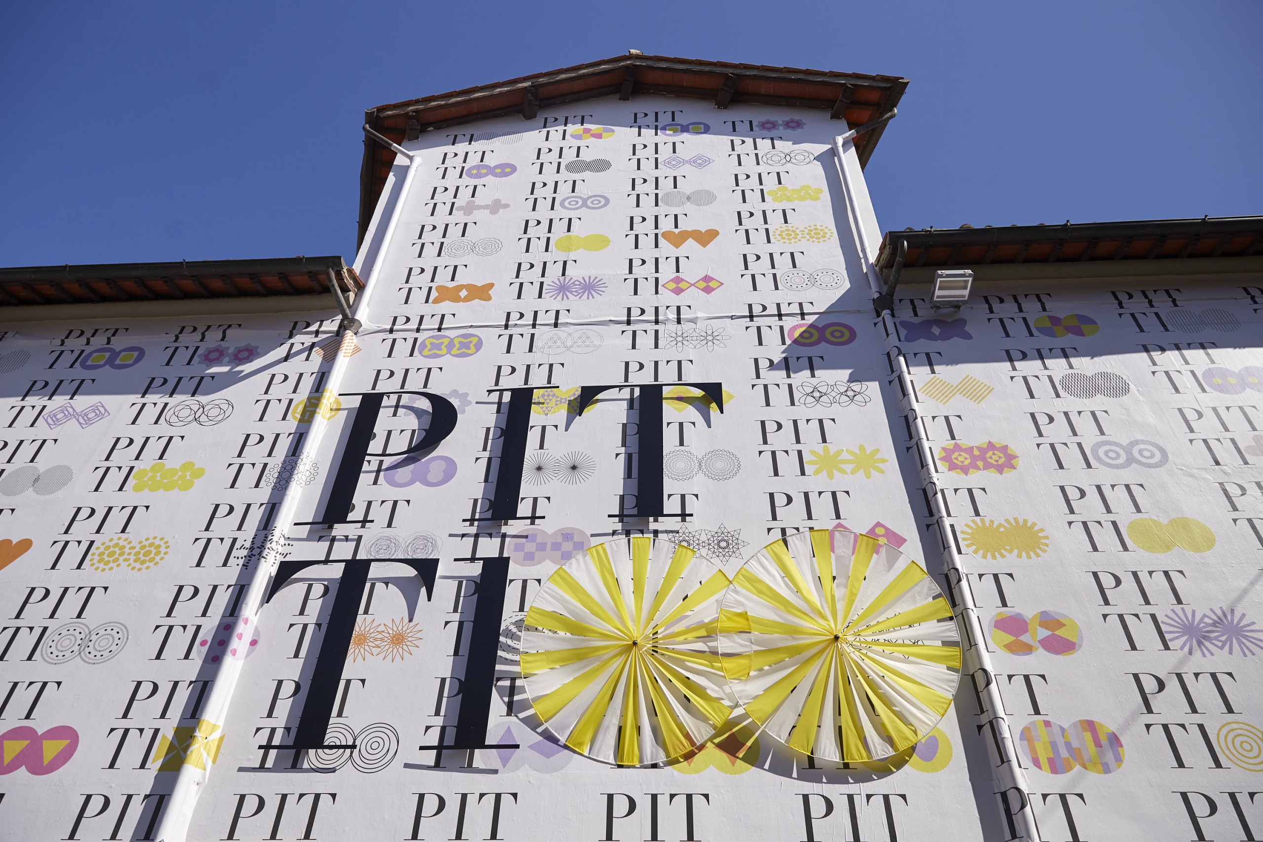Pitti cambia date 2022, uomo e bimbo insieme
