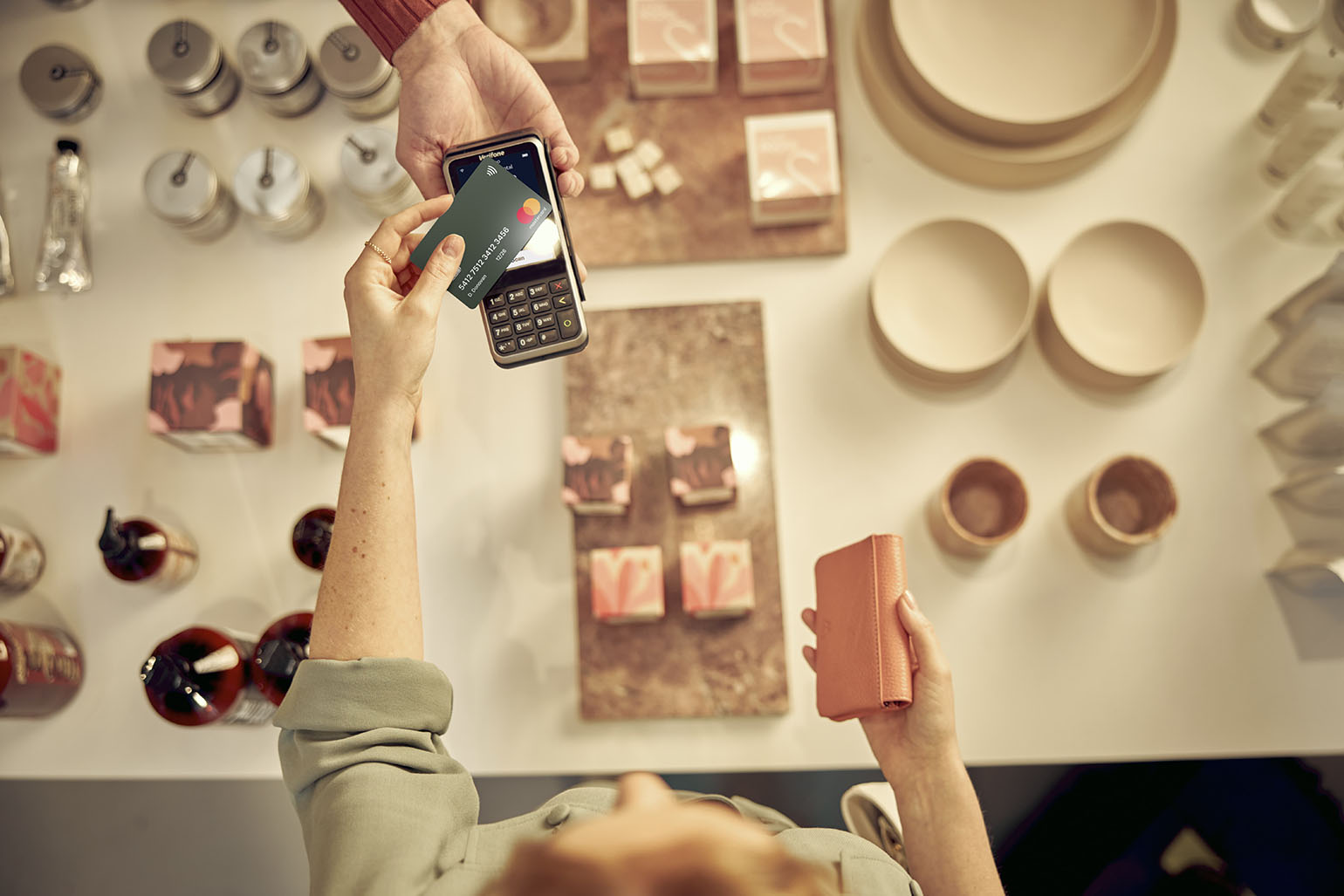 Boom dei pagamenti cashless in Italia. Le aspettative dei consumatori