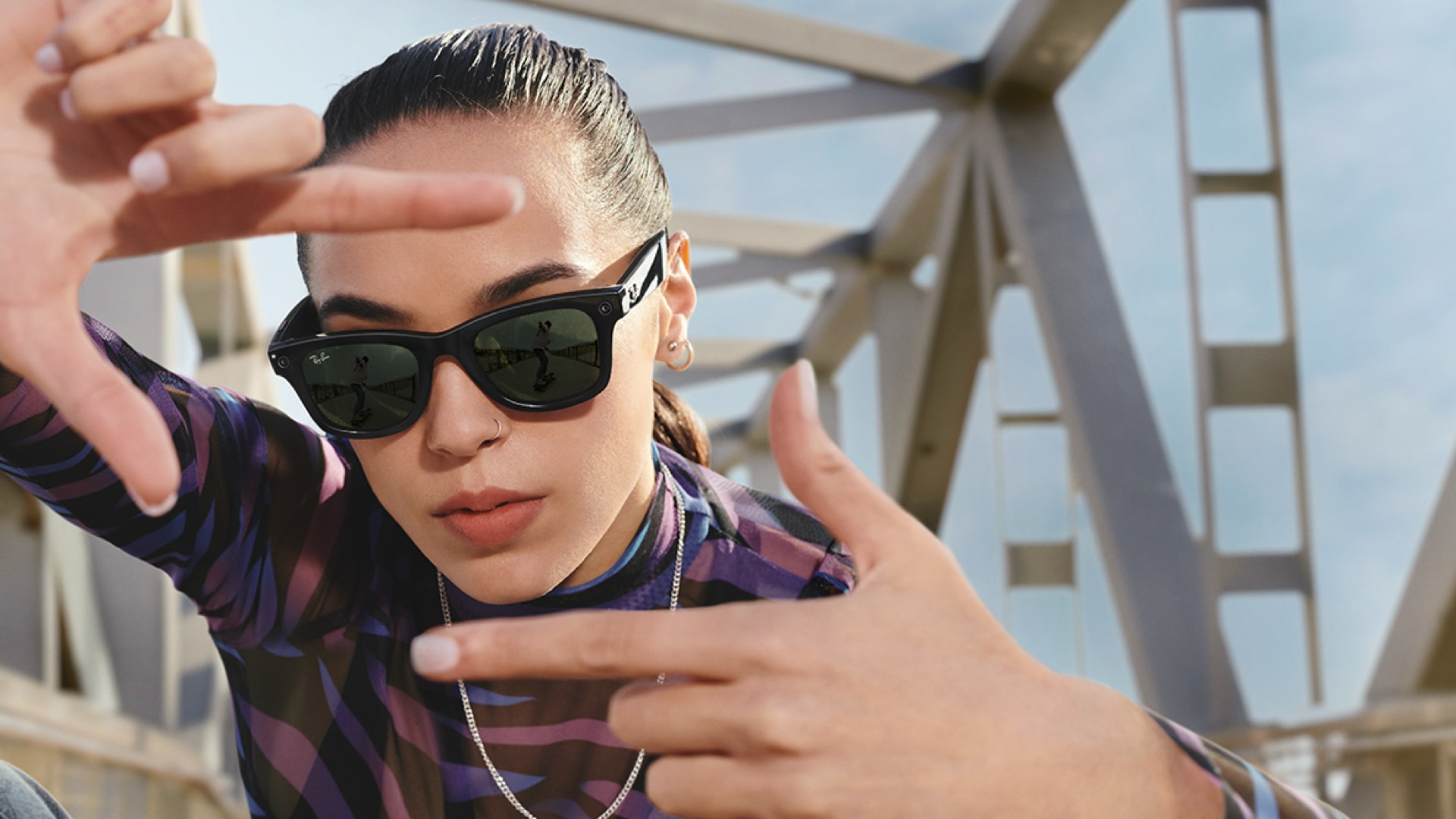 EssilLux lancia i Ray-Ban intelligenti con Facebook