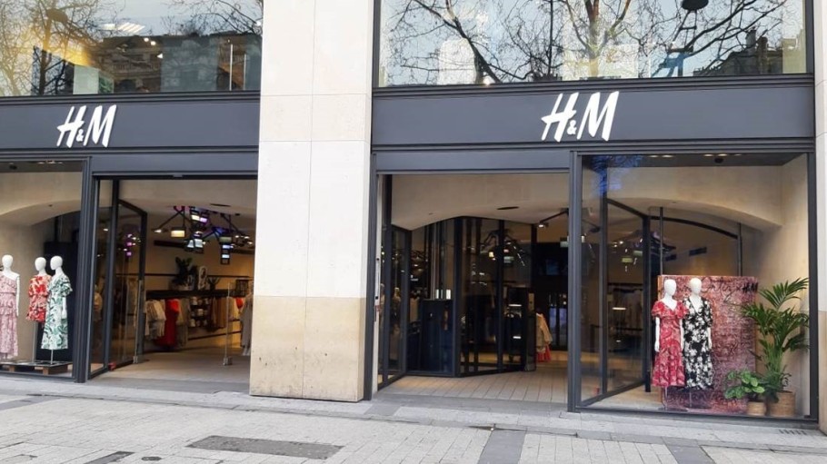 H&M chiude sugli Champs-Élysées a Parigi
