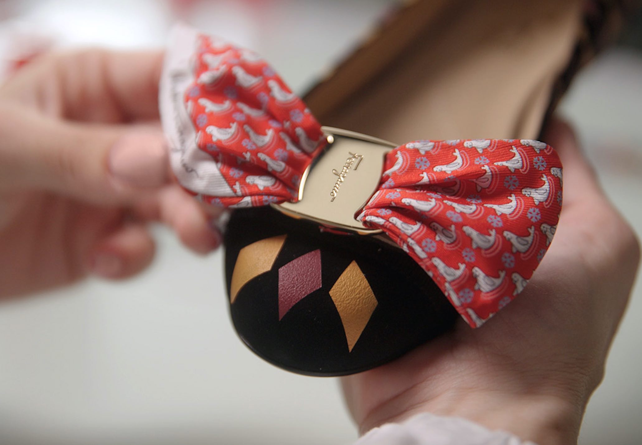 Ferragamo lancia l’upcycling ‘Icon-Up’